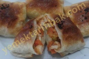 Garnitürlü Tavuklu Börek